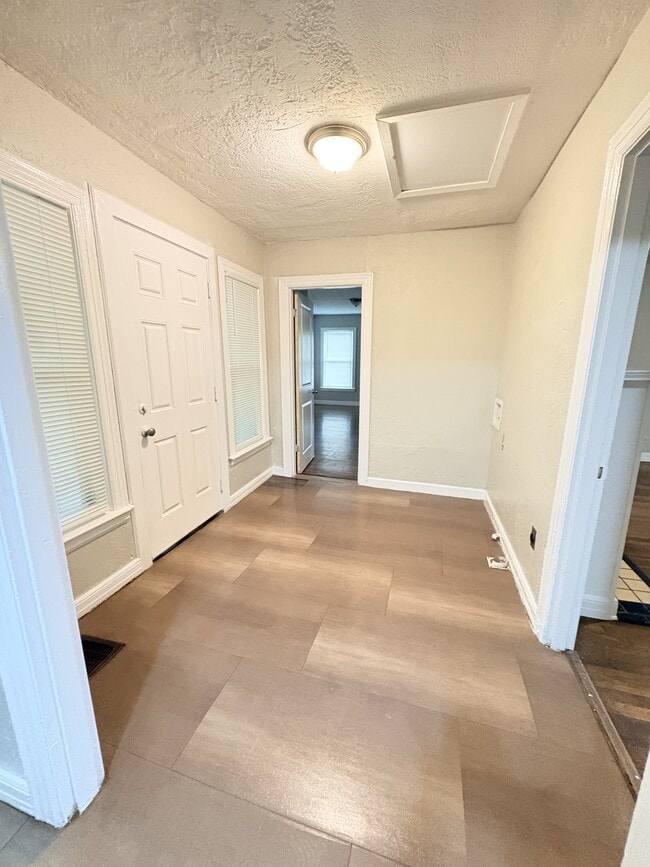 Building Photo - 1718 8th St