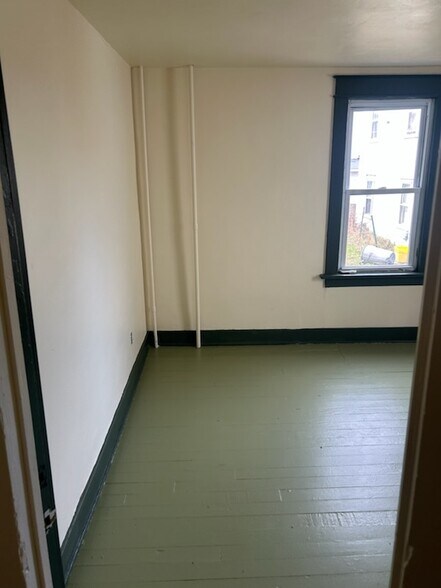 back right bedroom, also has two windows - 321 Odell Ave