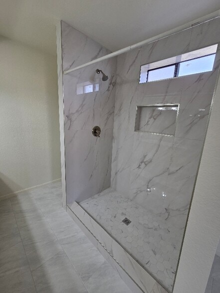 Building Photo - 8720 W Diana Ave