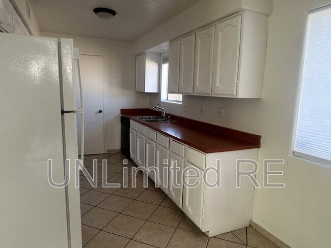 Building Photo - 3635 Clearwater Dr