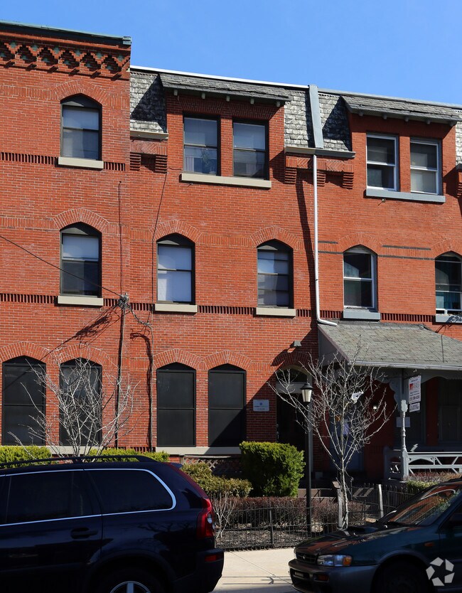 Primary Photo - 4025 Locust St