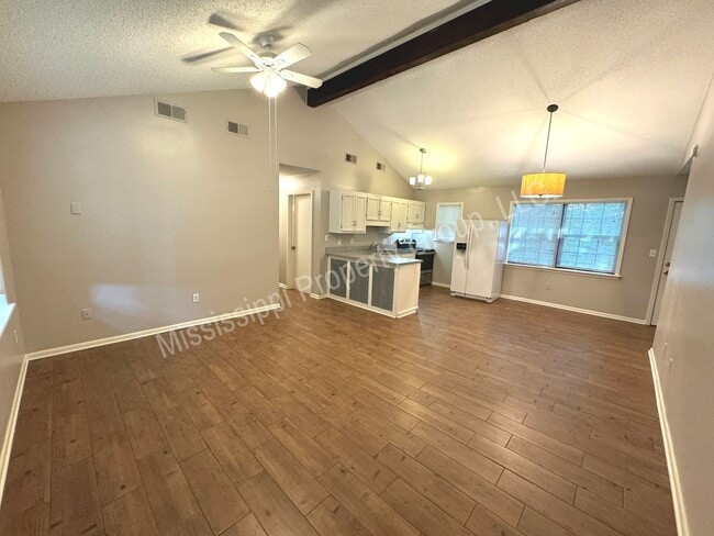 Building Photo - 3BR/2BA Home