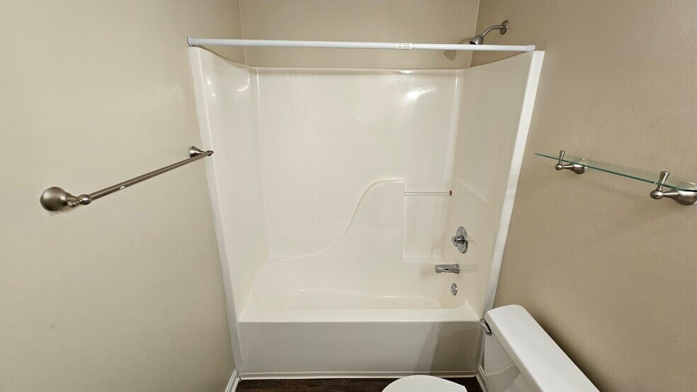 Full Bath - 5411 Skeffington Way