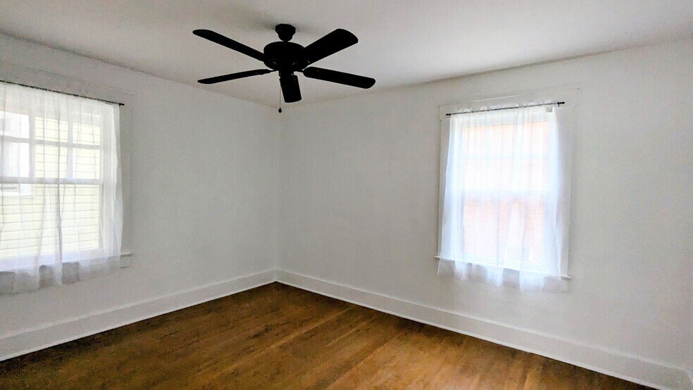 bedroom - 2330 N 4th St