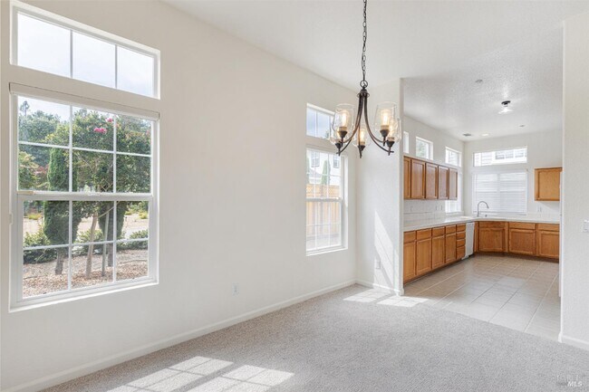 Building Photo - 201 Spur Ridge Ln