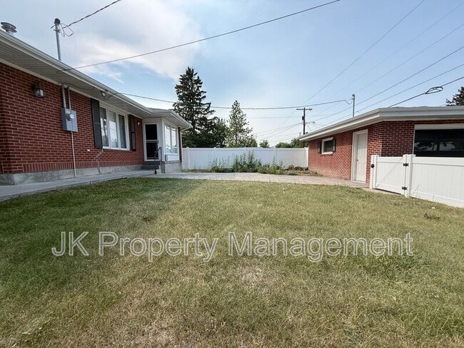 Building Photo - 1825 1st Ave S