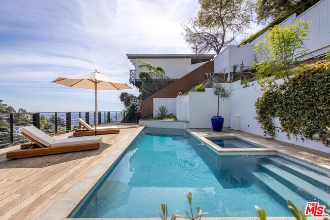 Building Photo - 1568 Viewsite Dr