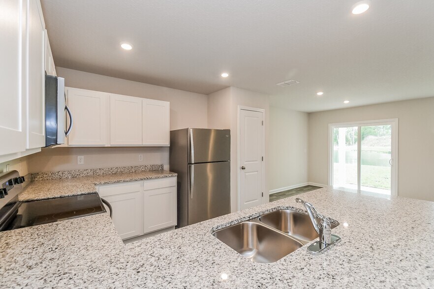 Building Photo - 45380 Red Brick Dr