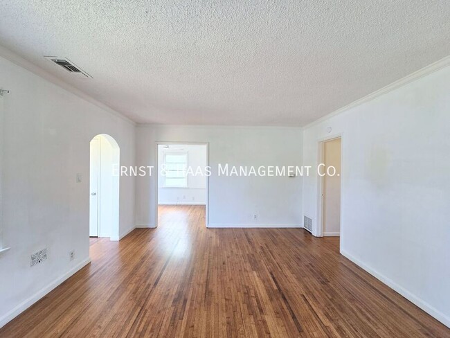Building Photo - 1067 Ximeno Ave