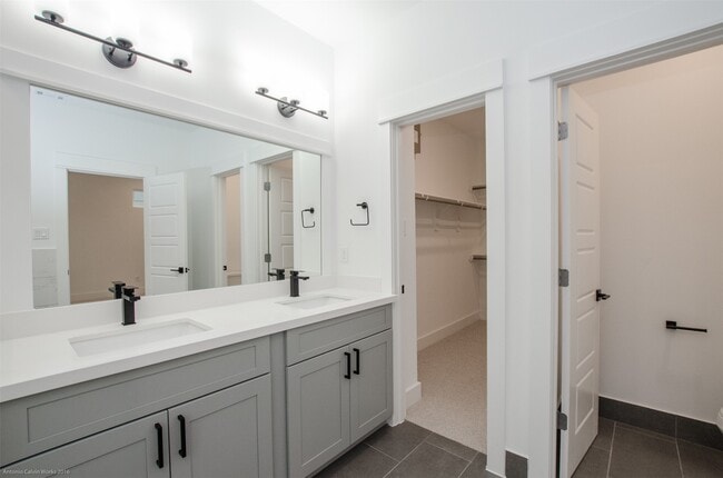 Building Photo - 2054 Johanna Crk Dr