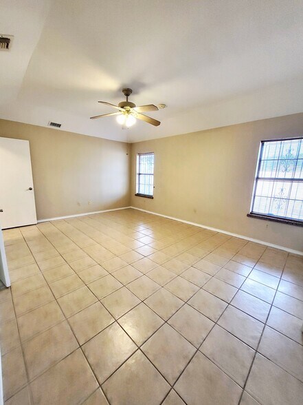 Building Photo - 2401 S Jackson Rd