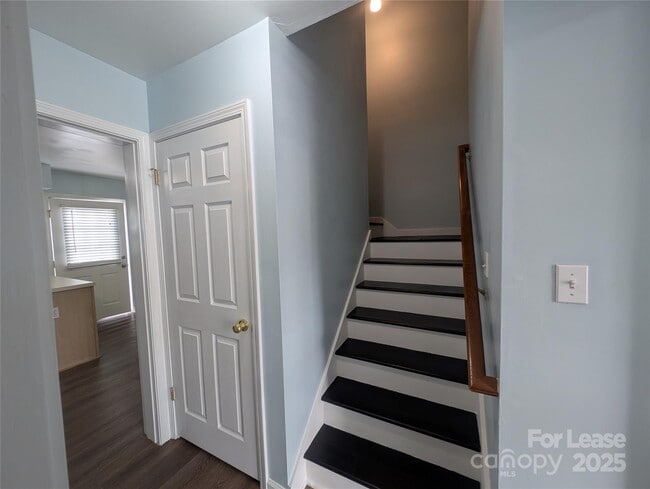 Building Photo - 1505 Flintwood Dr