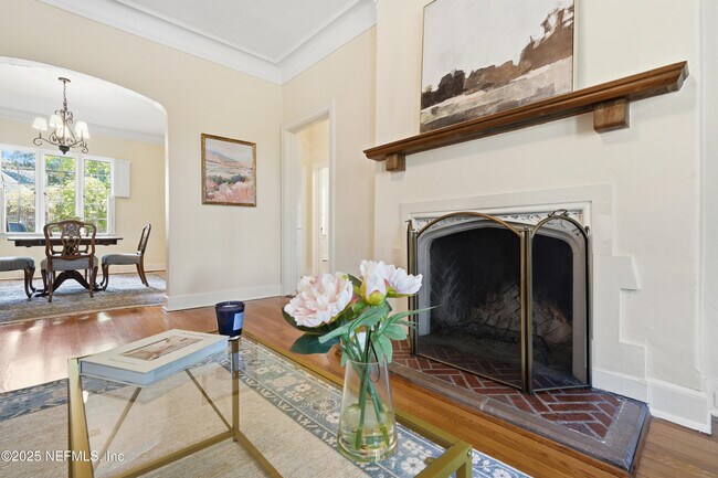 Building Photo - 3319 Pine St