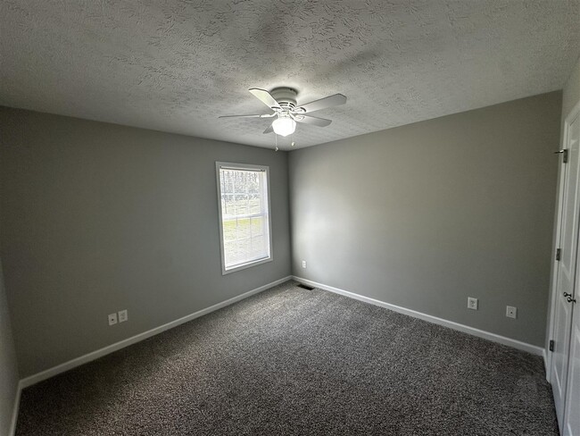 Building Photo - 484 Crossfield Way