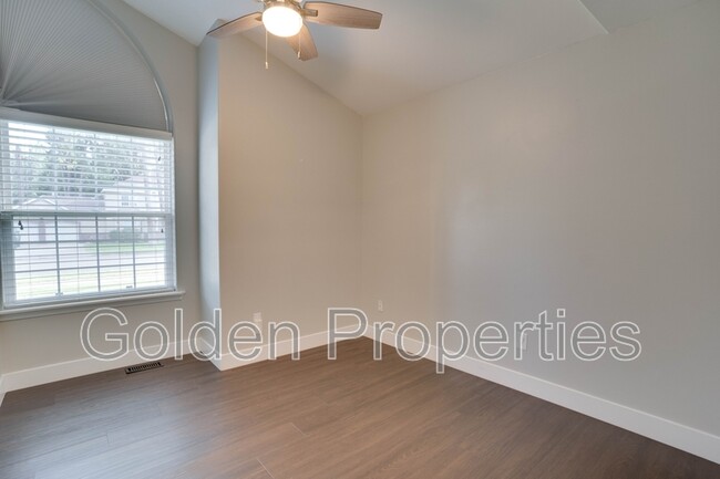 Building Photo - 4741 W Woodside Ave