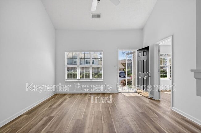 Building Photo - 138 Tannenbaum Cir