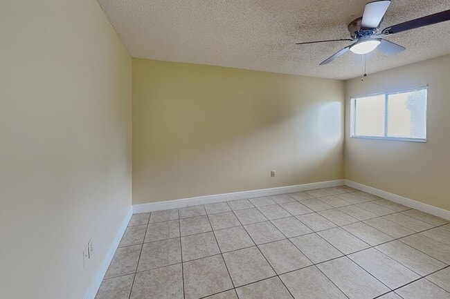 Building Photo - 479 Prestwick Pl