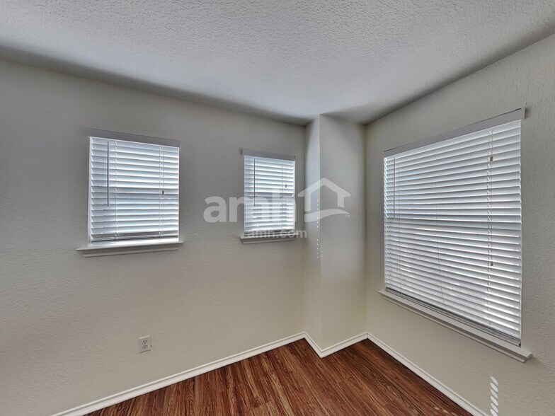 Building Photo - 10019 Bermuda Palm