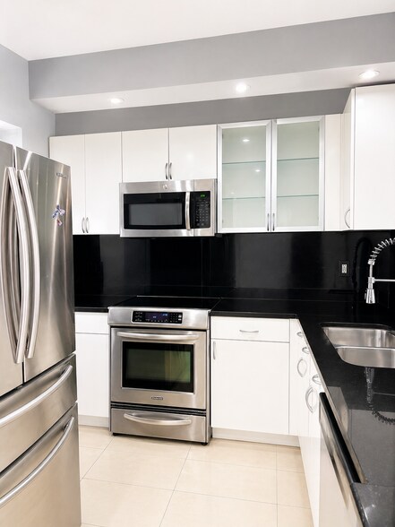 Building Photo - 6101 Edsall Rd