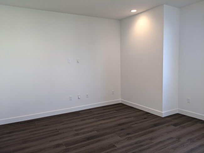 Building Photo - 193 Uptown Cir