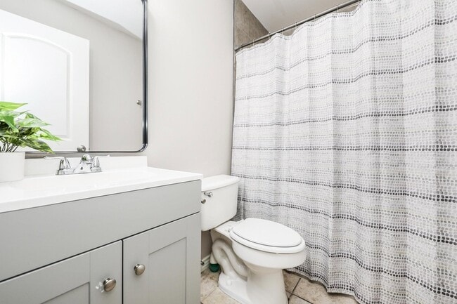 Building Photo - 2220 Santa Cleotilde Ave