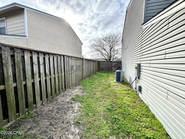 Building Photo - 2523 Johnson Dr