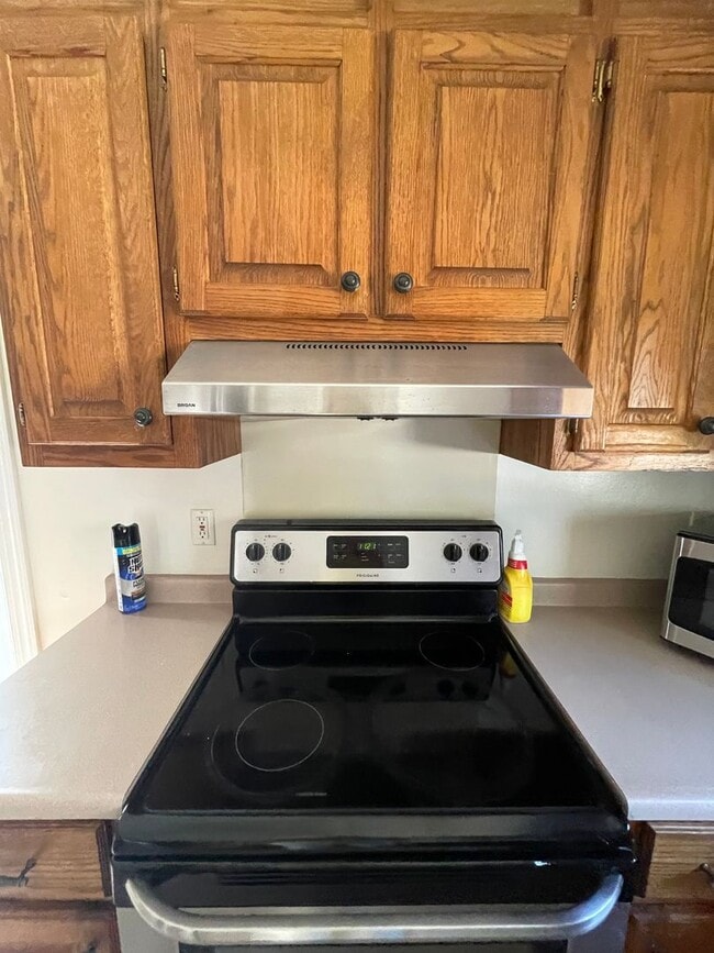 Building Photo - 3 Bedroom 2.5 Bath Townhome Located in Fou...