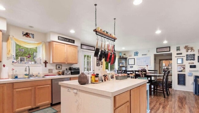 Building Photo - 5 bedroom Home on half acre in Palmer! Fantastic location, close to everything, great commute loc...