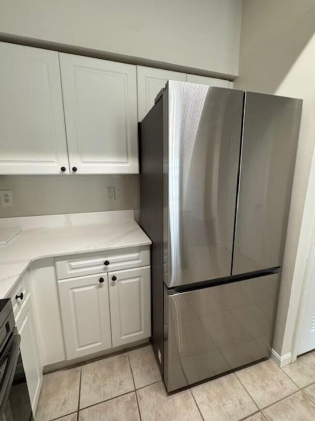 Building Photo - Renovated 3 Bedroom Top Floor Condo in Downtown Celebration