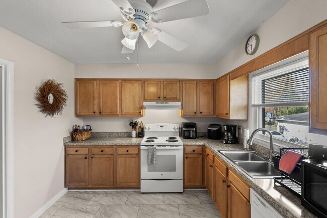 Building Photo - 129 Greenbriar Rd