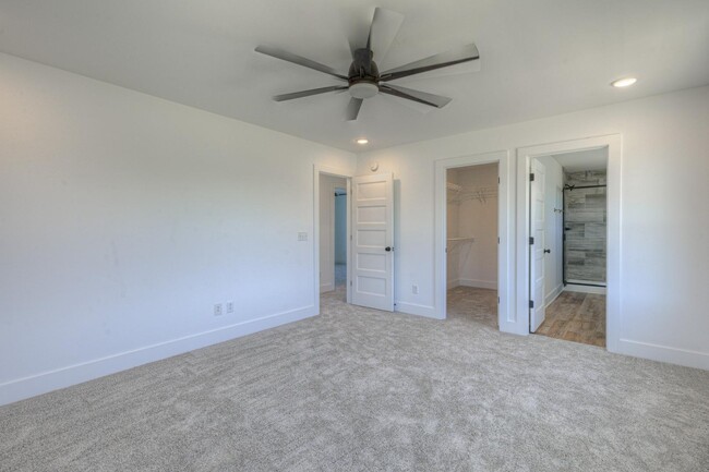 Building Photo - 1312 New Home Rd