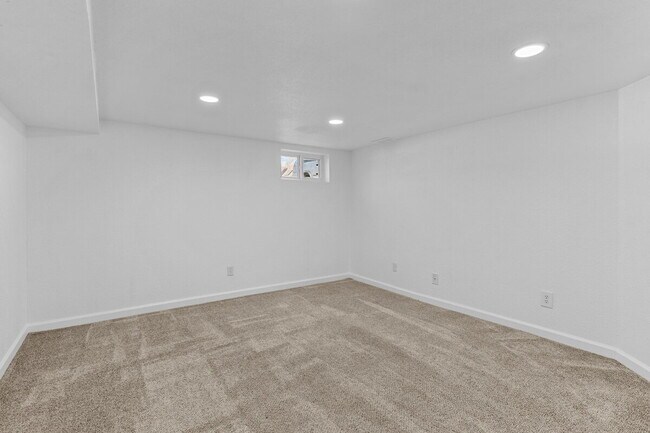 Building Photo - This Renovated Lakewood Ranch is perfect f...
