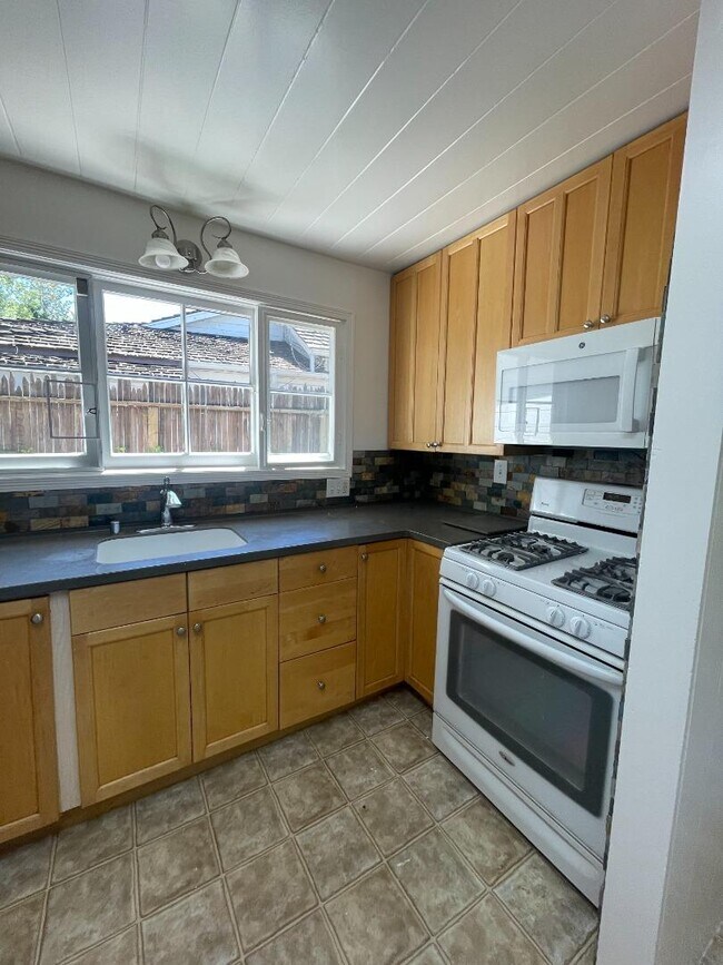 Building Photo - 501 Palmer Ln