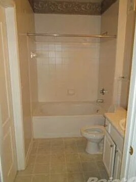 Building Photo - 18021 Villa Creek Dr