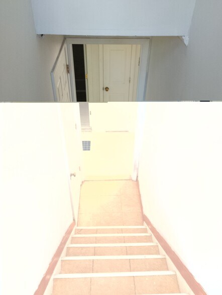 Building Photo - 4 Pinewood Ave