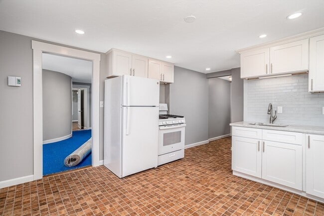 Building Photo - 105 Hamilton St