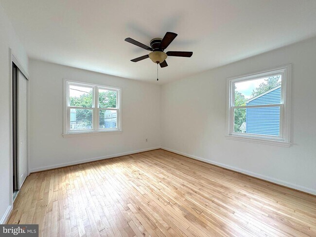 Building Photo - 5700 Fenwick Dr