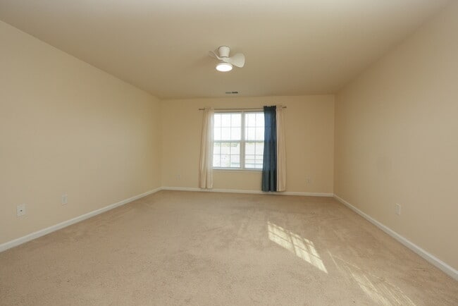 Building Photo - Modern Comfort Meets Space – 4BR/3.5BA Hom...