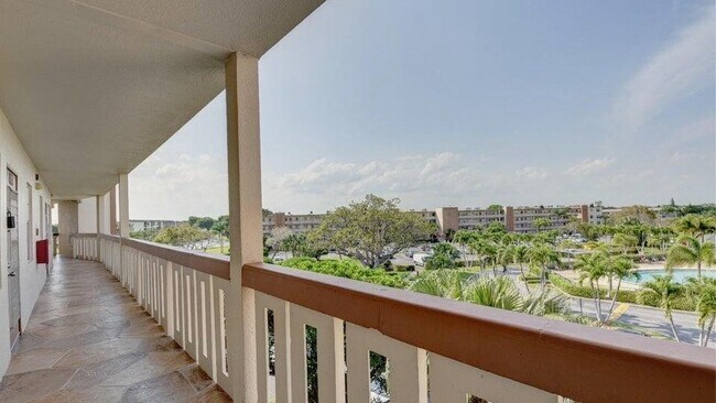 Building Photo - 4028 Newcastle B