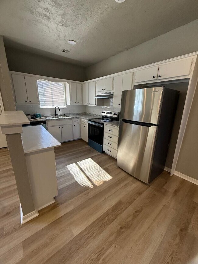 Building Photo - Beautifully Remodeled 2 Bed | 1 Bath | 1-Car Garage on Large Lot