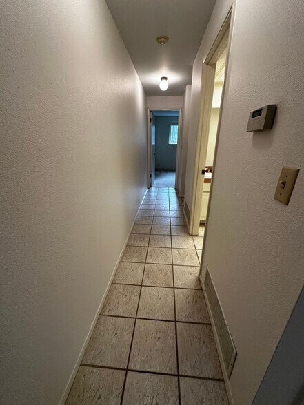 Building Photo - 515 16th Ave SE