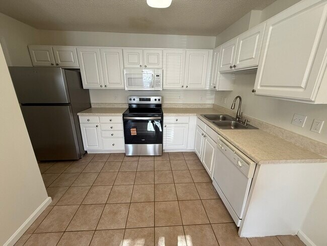 Building Photo - Adorable 1 Bed 1.5 Bath Condo in Brier Creek! 1st Floor! Sun Room! New Appliances!