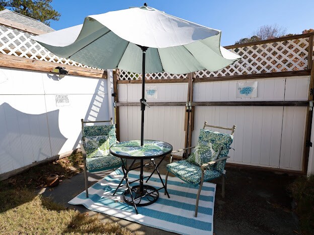 Designated Smoking Area - 2171 Weatherstone Cir SE