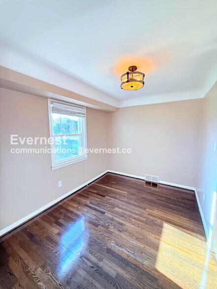 Building Photo - 605 N Dorchester Ave