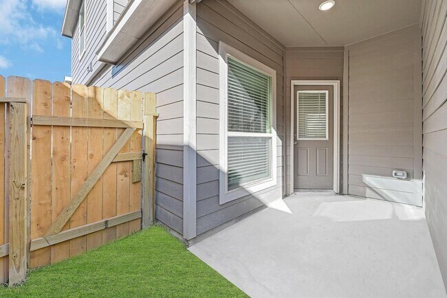 Building Photo - 333 Emerald Thicket Ln