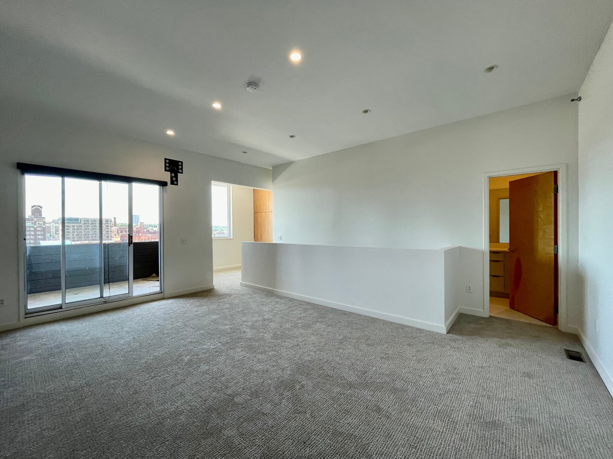Building Photo - 1803 Wyandotte St