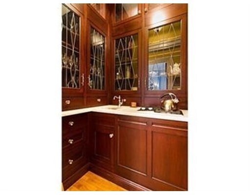 Building Photo - 14 Chestnut St