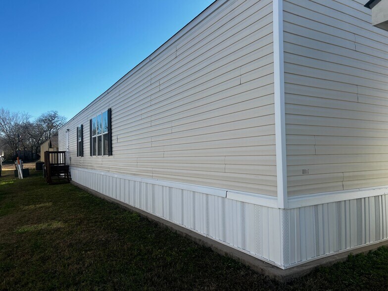 Building Photo - 709 N Collins Fwy