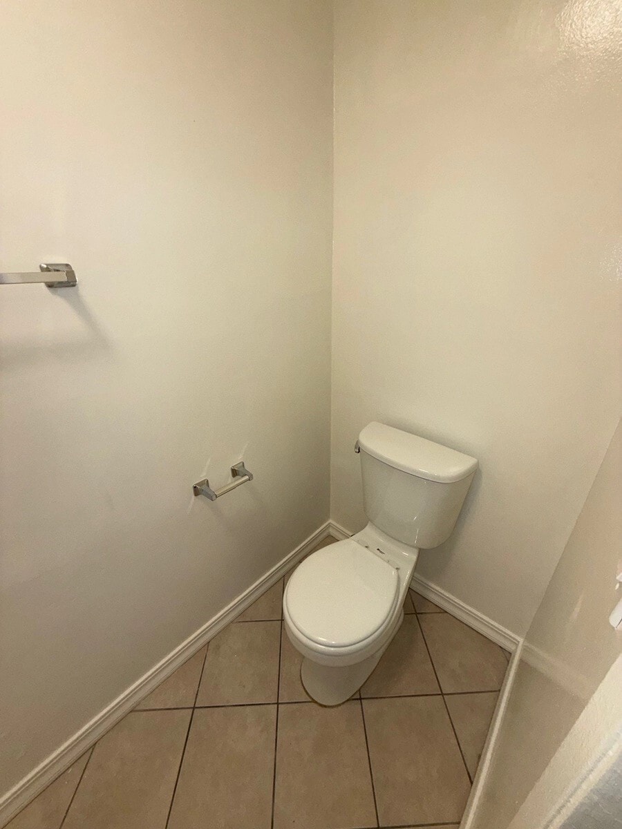 Building Photo - 10760 Rose Ave