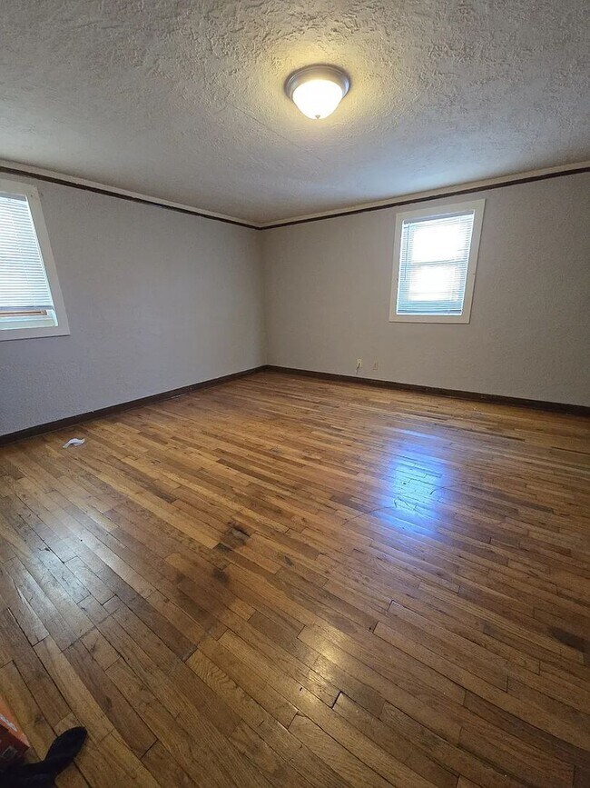 Building Photo - 620-622 Paris Ct